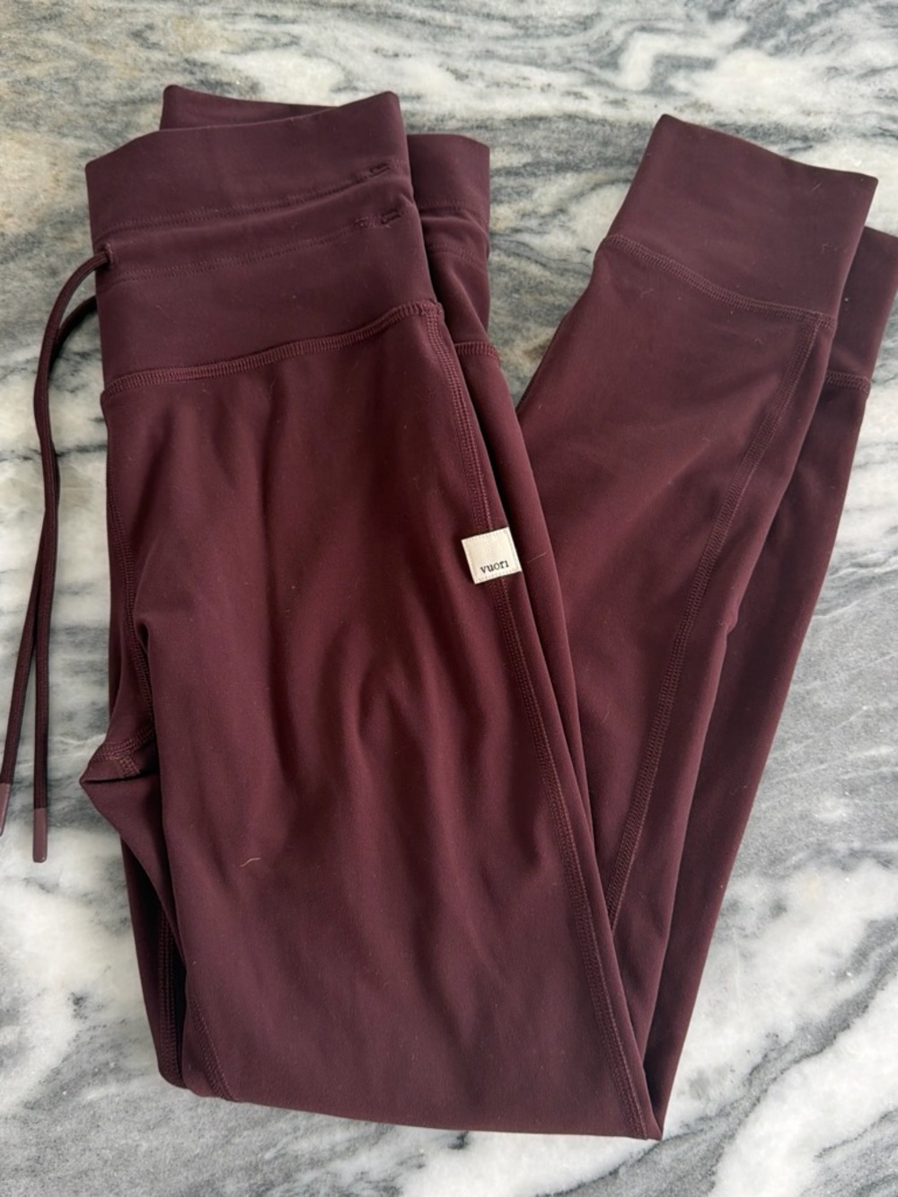 Vuori Burgundy daily drawstring Leggings